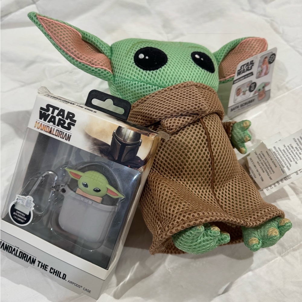 Star Wars THE MANDALORIAN THE CHILD Baby Yoda Bath Scrubby Sponge w Air Pod case